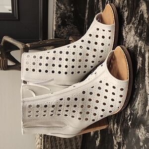 Tom's Majorca Dove Peep Toe Bootie 10